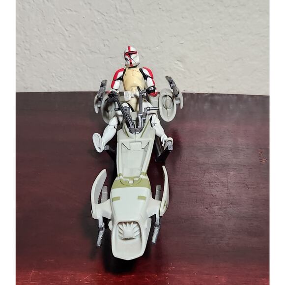 Star Wars Speed Bike LFL 2005 W/ Red Clone Trooper Action Figure 2001 Pre-owned - Picture 4 of 9